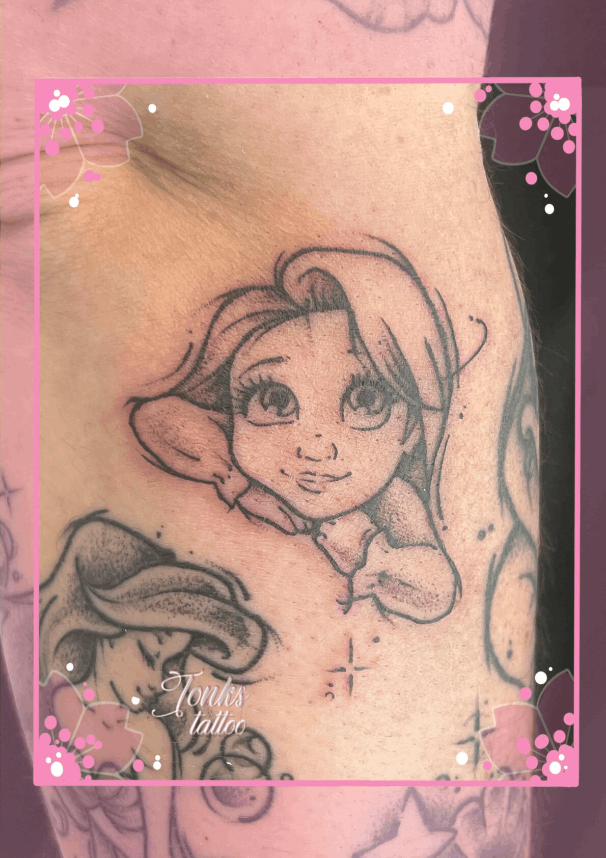 rapunzel Tattoo Disney Pixar Raiponce Rapunzel effet croquis noir et blanc fine line